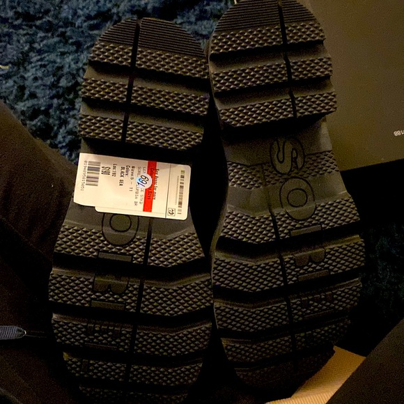 Sorel women size 6, black boot no box - Picture 5 of 5